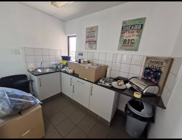 1,350M² WAREHOUSE TO LET IN JET PARK